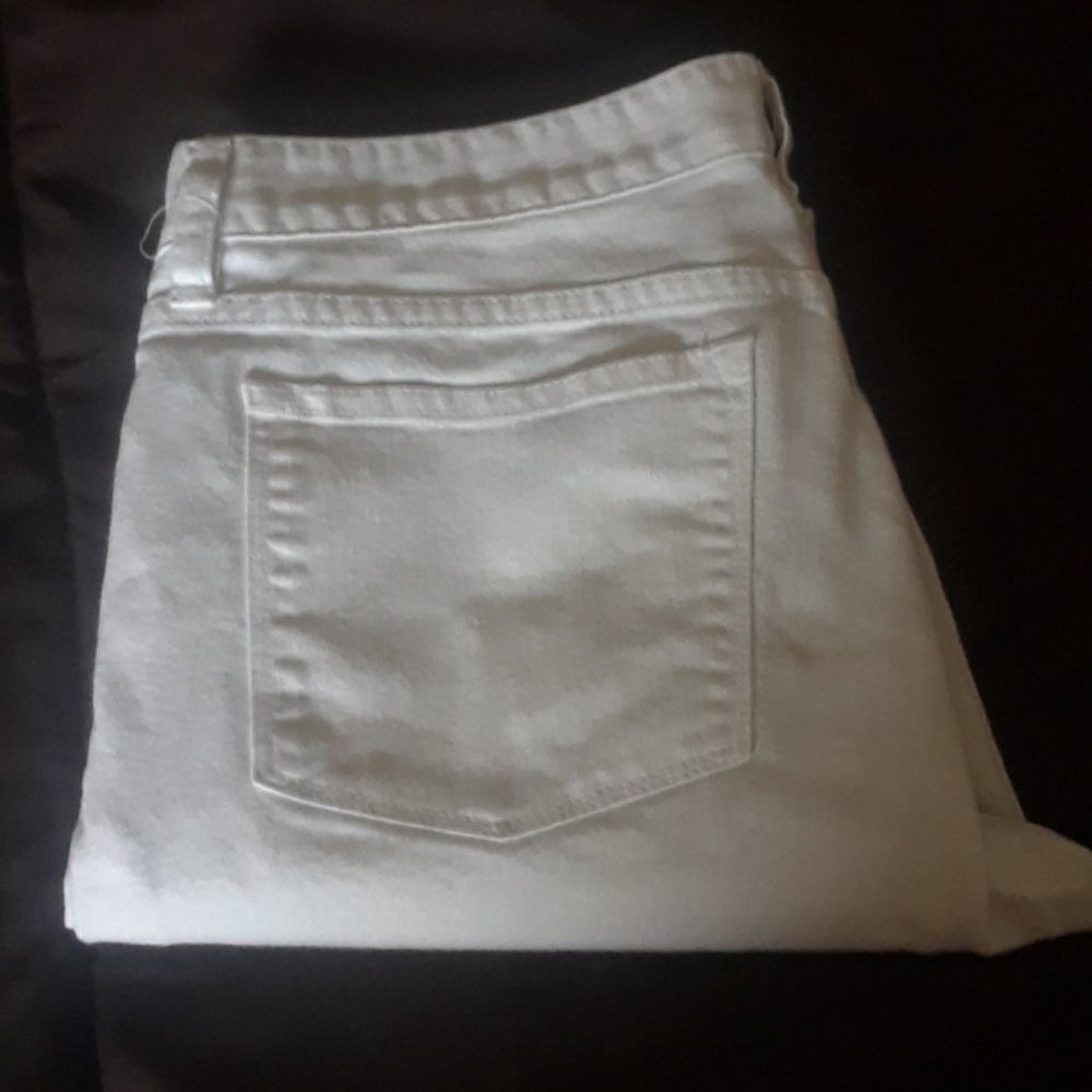 Designer winter white str8 leg capris jeans by toothpick😍